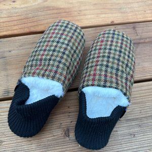 KOLO Travel Slippers Womens Size 7 Fluffy plane slippers with carry bag